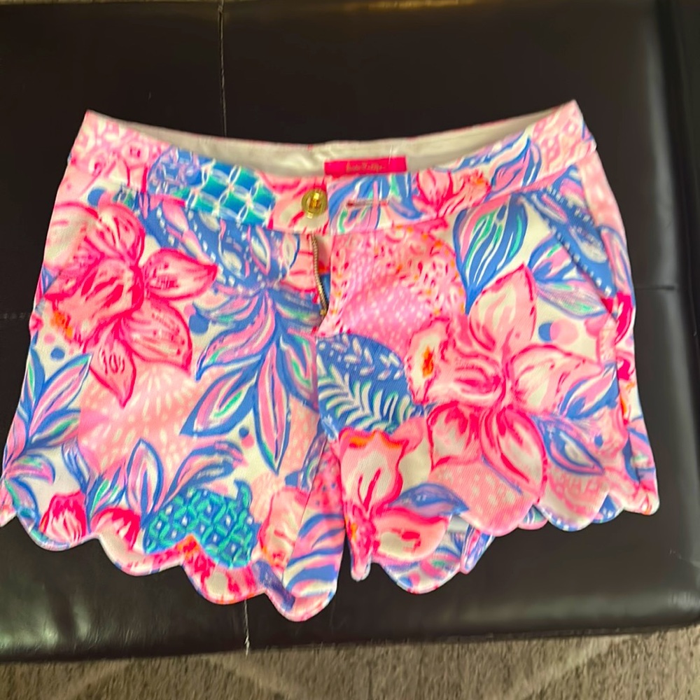 Brand new soft Lily Pulitzer scalloped shorts